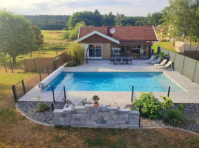 Maison avec piscine, jacuzzi et sauna